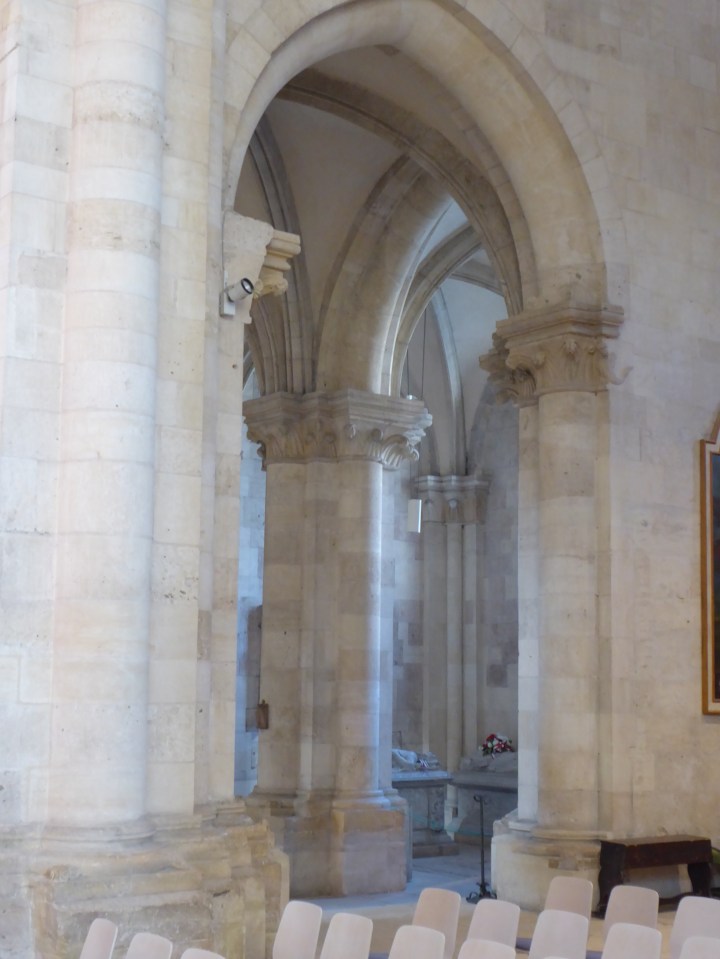 gyulafehervar cathedral pillars