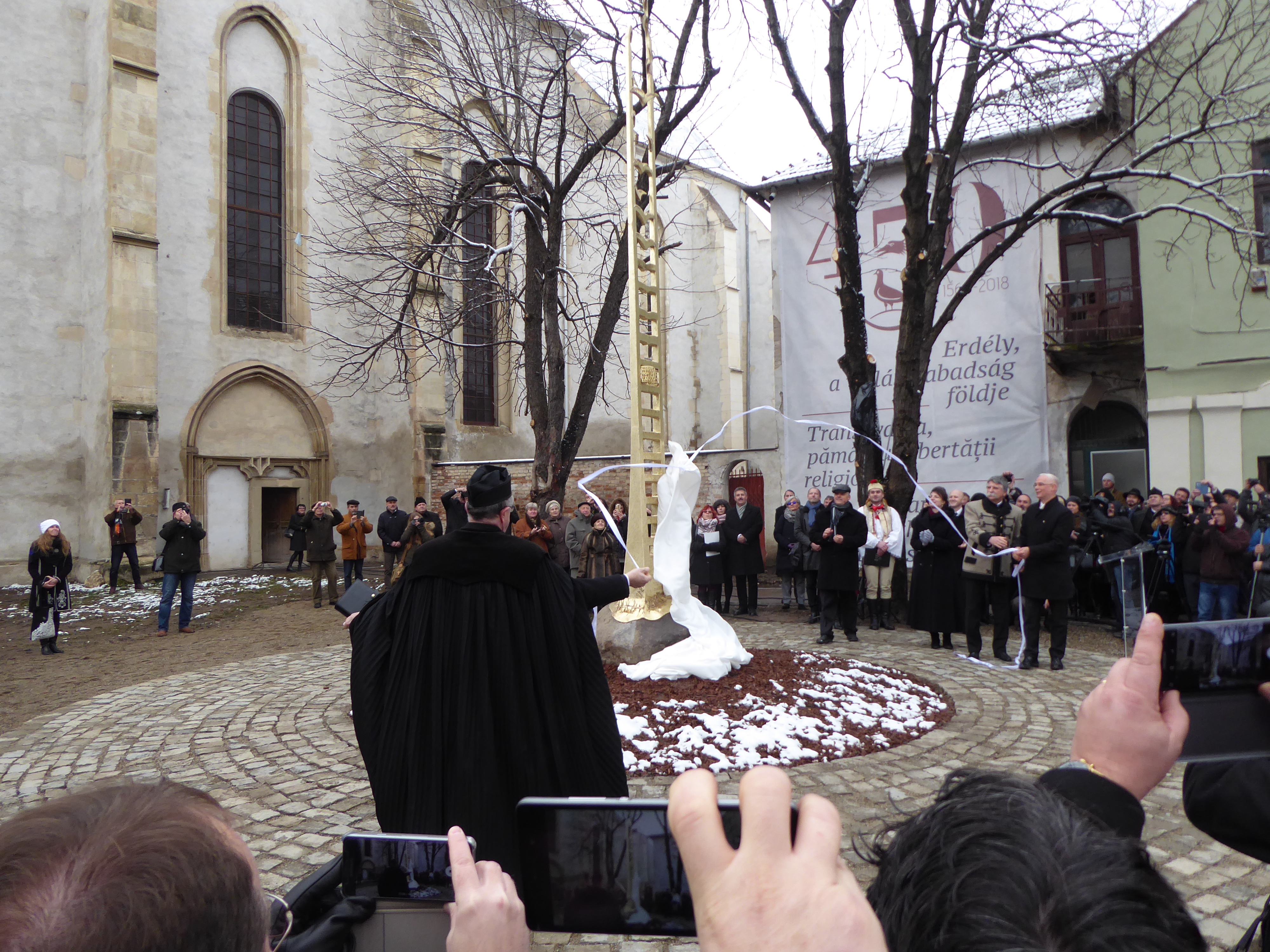 unveiling the monument at torda