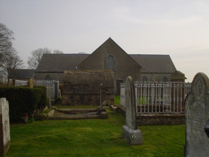 Ballee across graveyard 2004 04