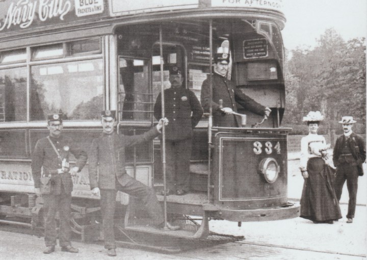 Tram Brompton Avenue 03 crop 01