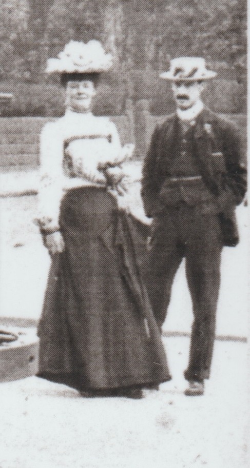 Tram Brompton Avenue 03 crop 04