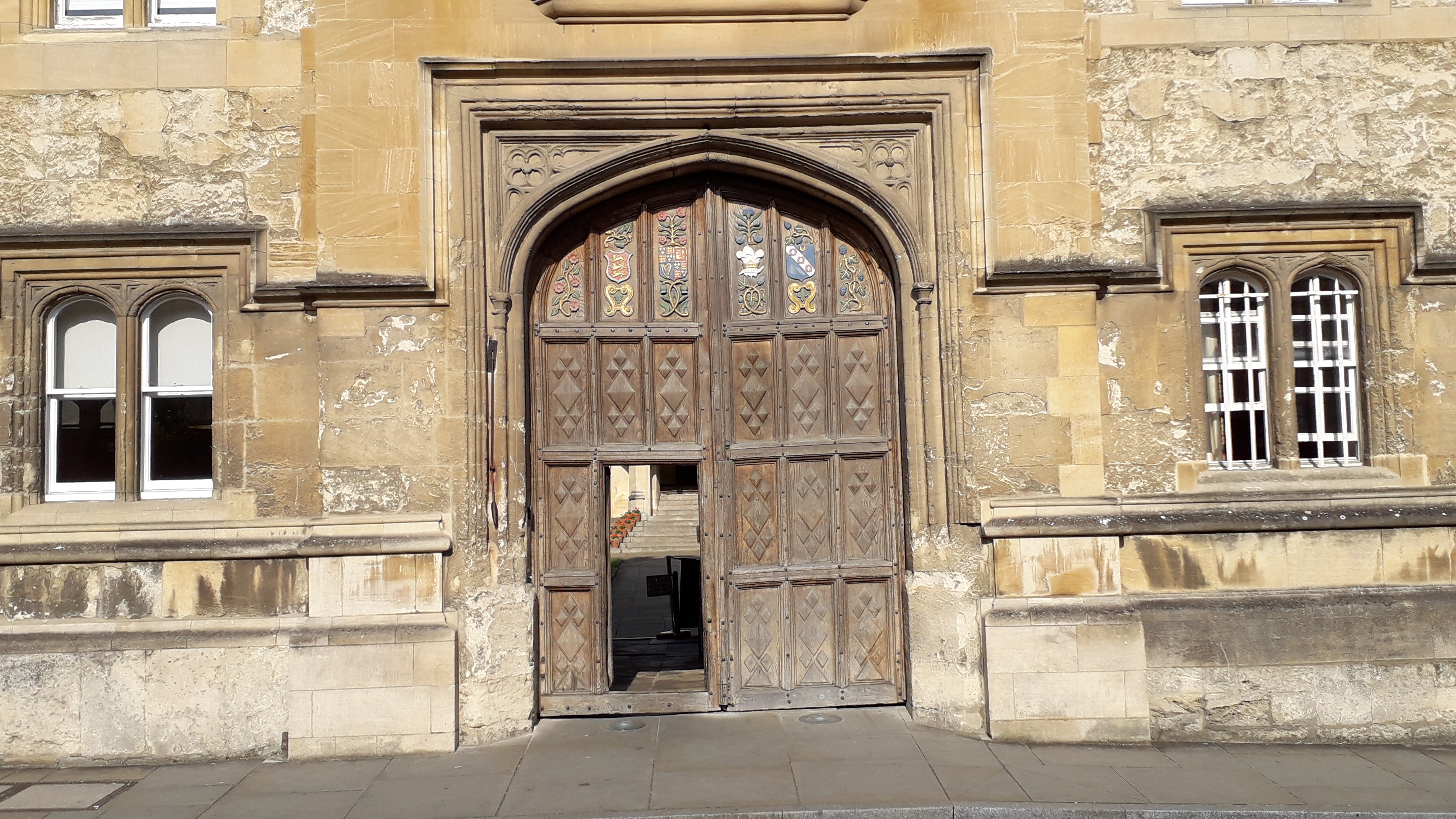 Oxon Oriel gate