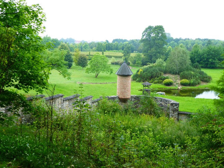 Socinus Grave Estate 02