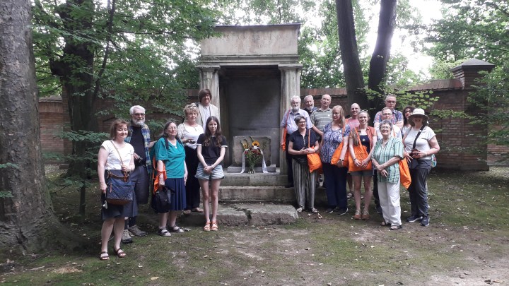 Socinus Grave pilgrims 01