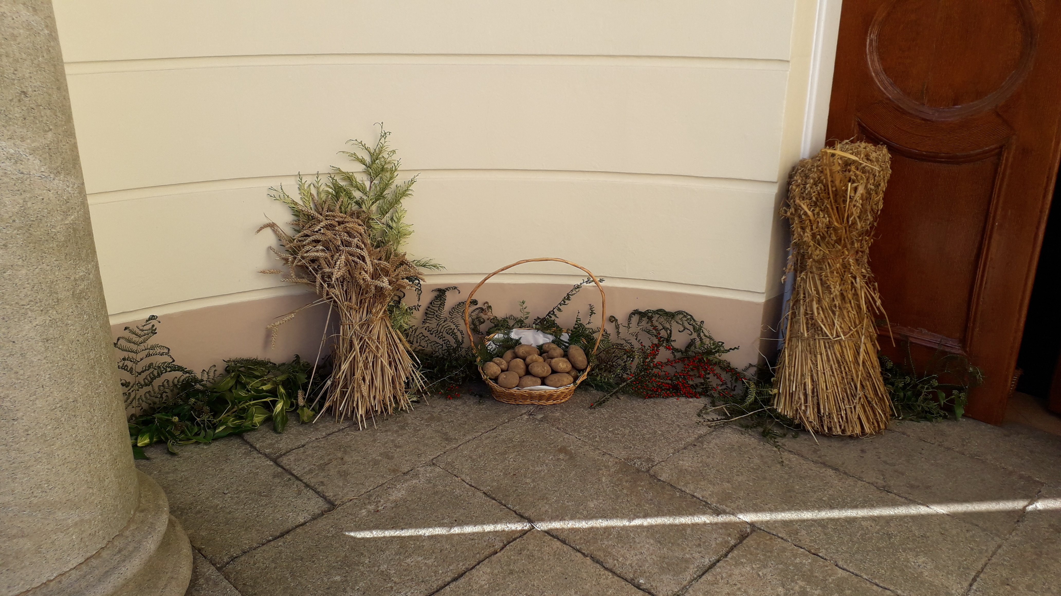 Clough entrance 03 2019